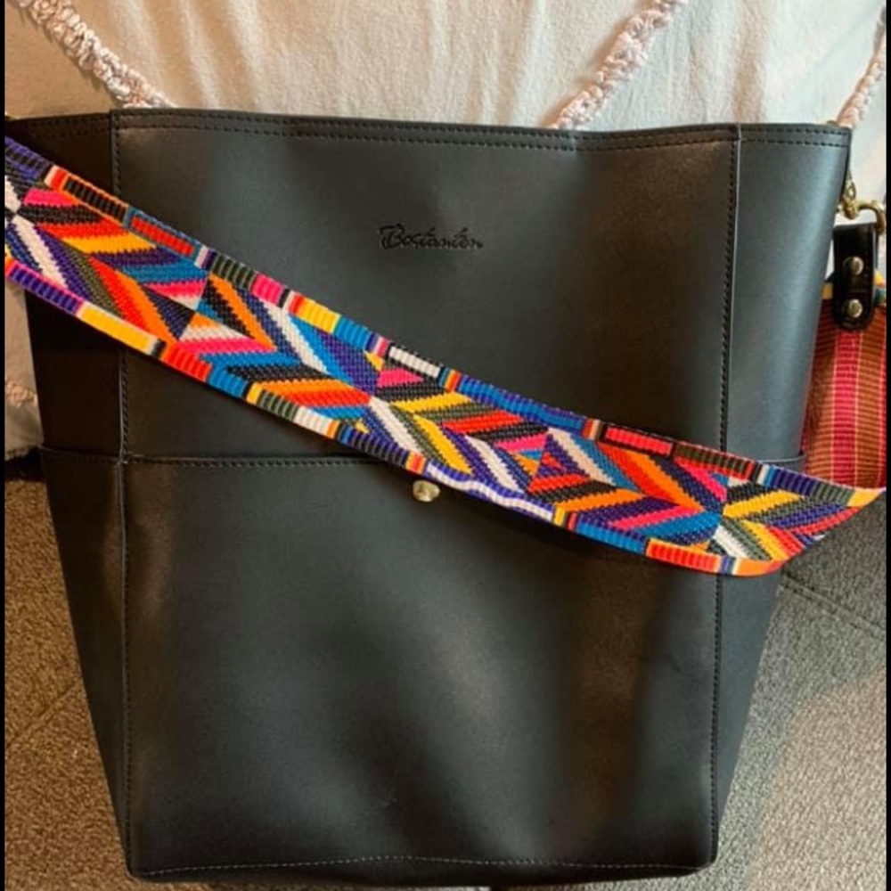 Brand new leather tote style back, it’s absolutely gorgeous.